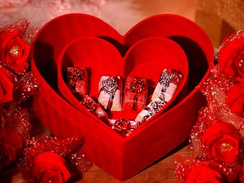 Valentine Gifts For Her Romantic To Make Her Feel Special